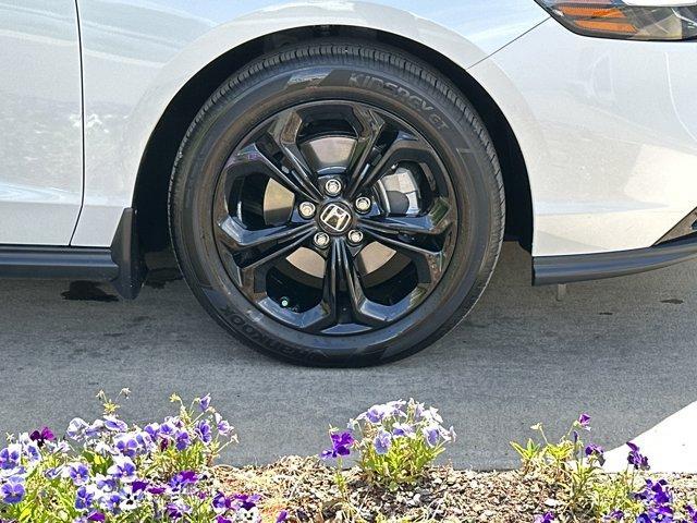 Photo of 2025 Platinum White Pearl Honda Accord