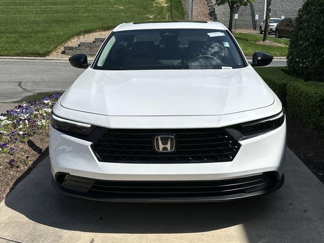 Photo of 2025 Platinum White Pearl Honda Accord