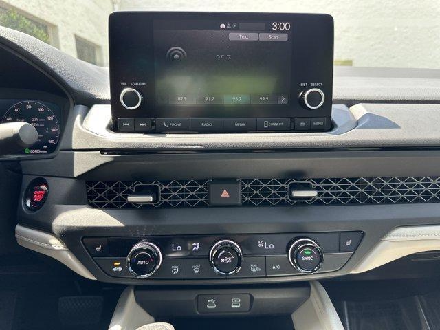 Photo of 2025 Platinum White Pearl Honda Accord