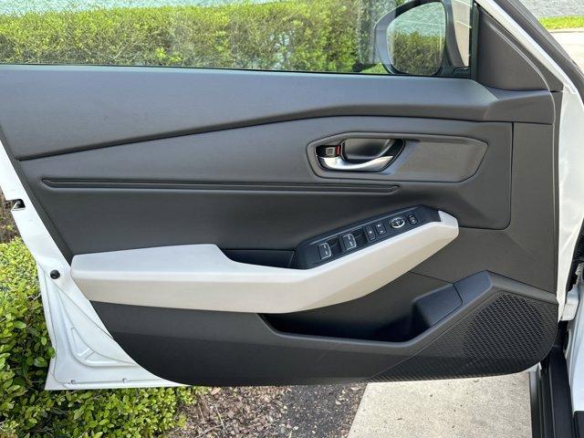 Photo of 2025 Platinum White Pearl Honda Accord