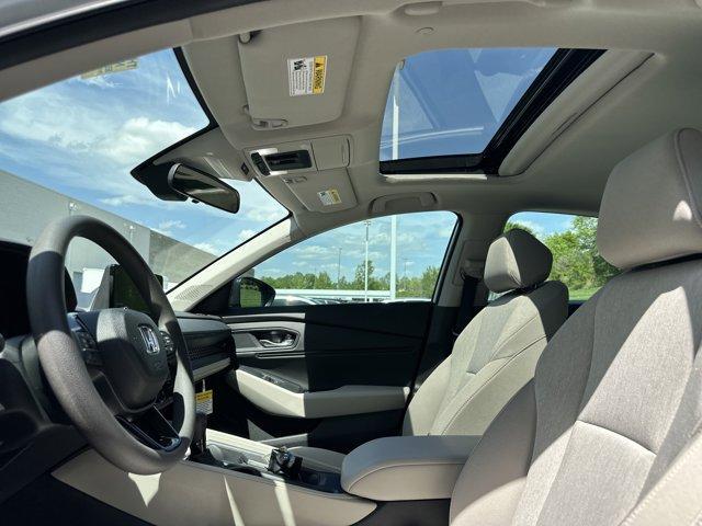 Photo of 2025 Platinum White Pearl Honda Accord