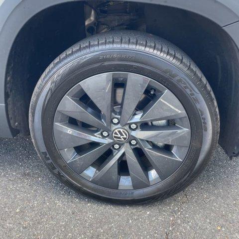 Photo of 2024 Pyrite Silver Metallic Volkswagen Taos