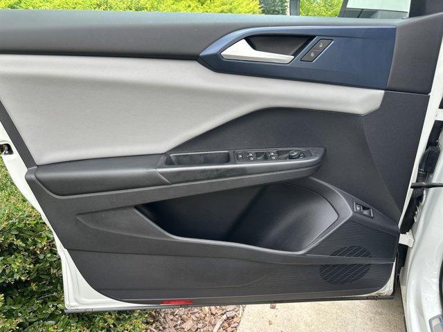 Photo of 2022 Pure White Volkswagen Taos