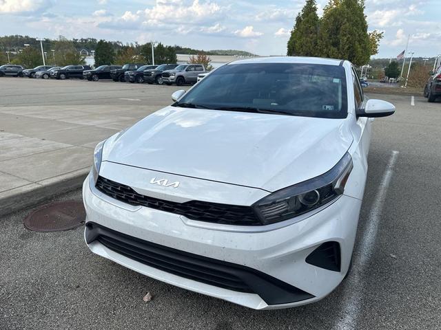 Photo of 2022 Snow White Pearl Kia Forte