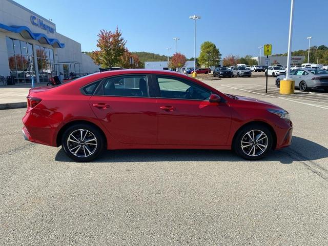Photo of 2023 Currant Red Kia Forte