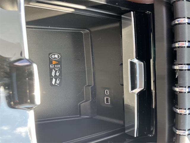 Photo of 2025 Onyx Black GMC Yukon