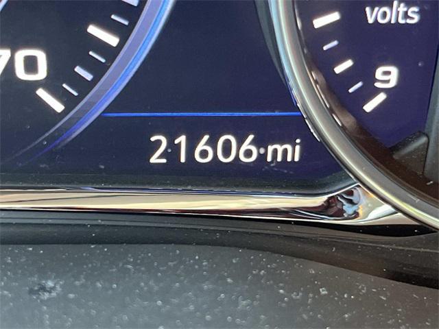 Photo of 2023 Summit White GMC Acadia