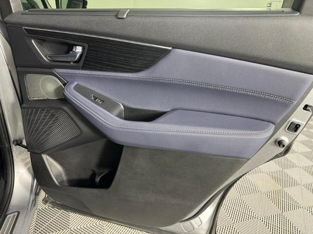 Photo of 2023 Silver Acura MDX