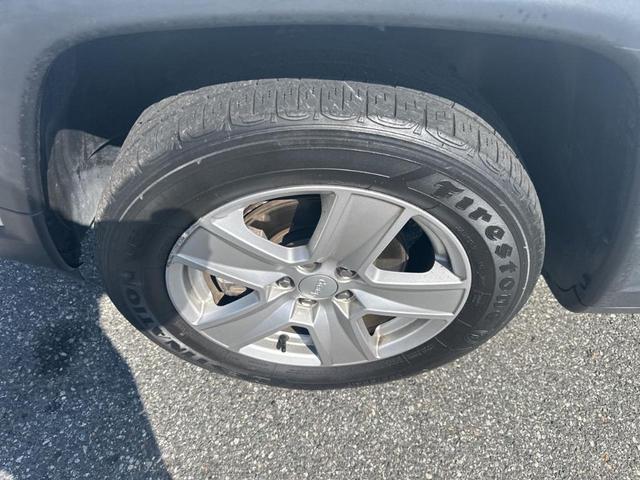 Photo of 2022 Bright White Clearcoat Jeep Compass