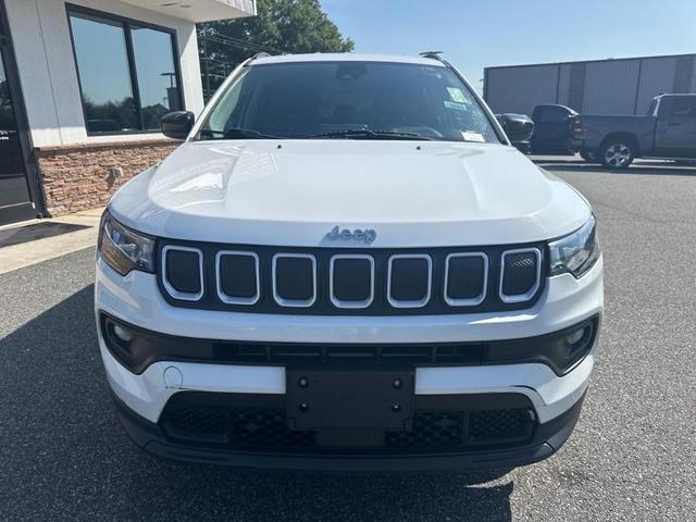 Photo of 2022 Bright White Clearcoat Jeep Compass