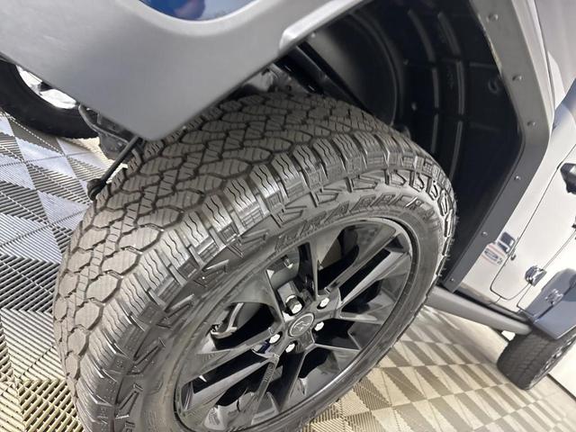 Photo of 2025 Fathom Blue Pearlcoat Jeep Gladiator