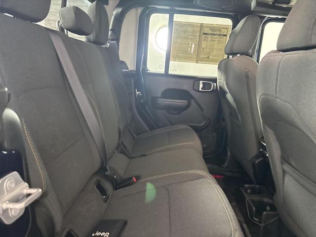 Photo of 2025 Fathom Blue Pearlcoat Jeep Gladiator