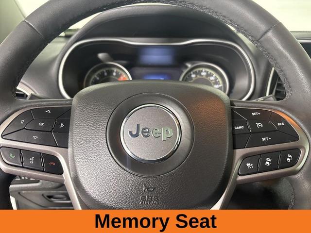 Photo of 2022 Bright White Clearcoat Jeep Cherokee