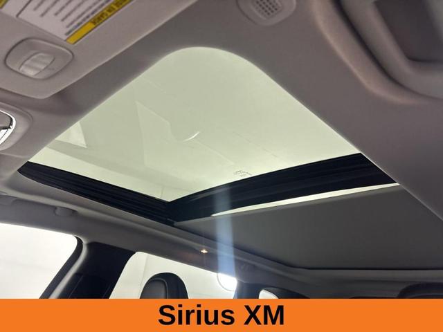 Photo of 2022 Bright White Clearcoat Jeep Cherokee