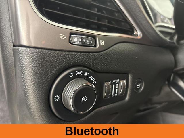 Photo of 2022 Bright White Clearcoat Jeep Cherokee