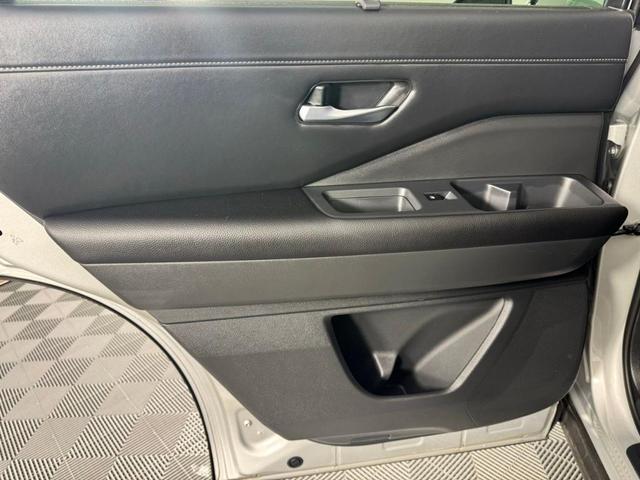 Photo of 2025 Brilliant Silver Metallic Nissan Pathfinder