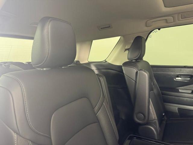 Photo of 2025 Brilliant Silver Metallic Nissan Pathfinder