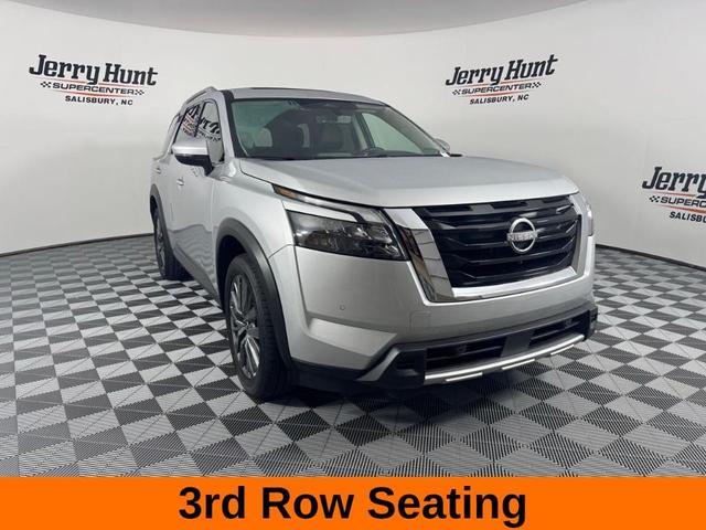 Photo of 2025 Brilliant Silver Metallic Nissan Pathfinder