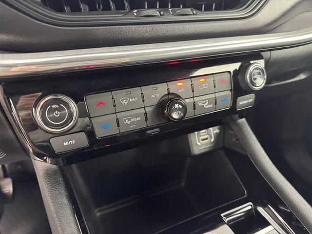 Photo of 2023 Bright White Clearcoat Jeep Compass