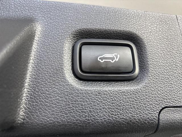 Photo of 2023 Serenity White Pearl Hyundai SANTA FE