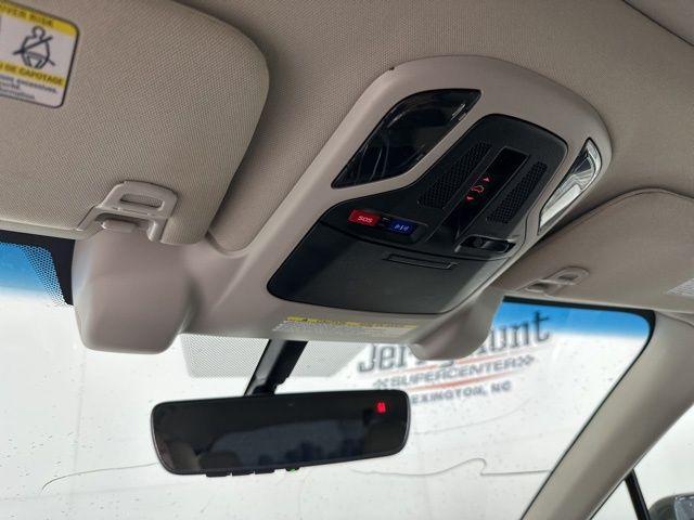 Photo of 2022 Crystal White Pearl Subaru Outback