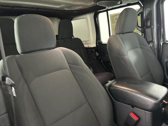 Photo of 2023 Black Clearcoat Jeep Wrangler