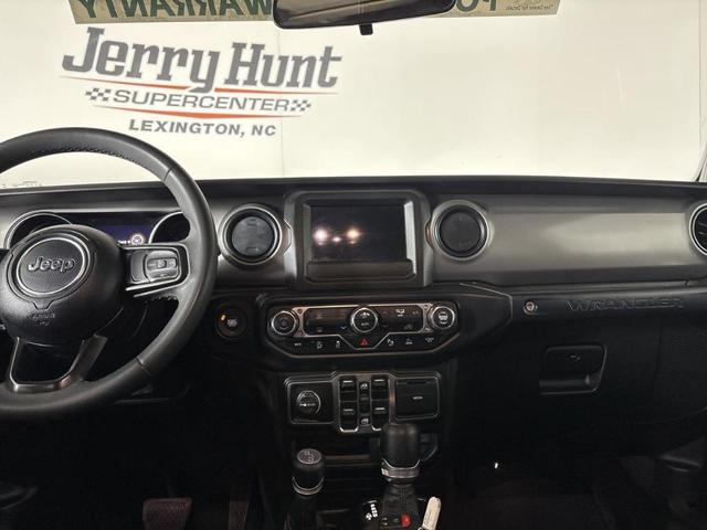 Photo of 2023 Black Clearcoat Jeep Wrangler