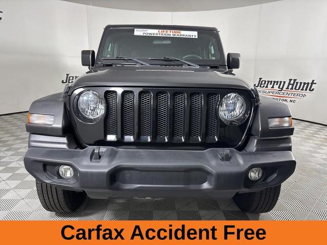 Photo of 2023 Black Clearcoat Jeep Wrangler