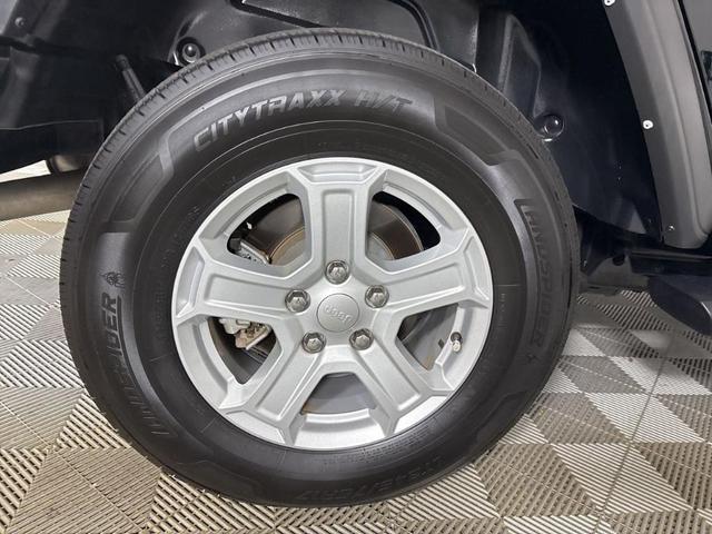 Photo of 2023 Black Clearcoat Jeep Wrangler