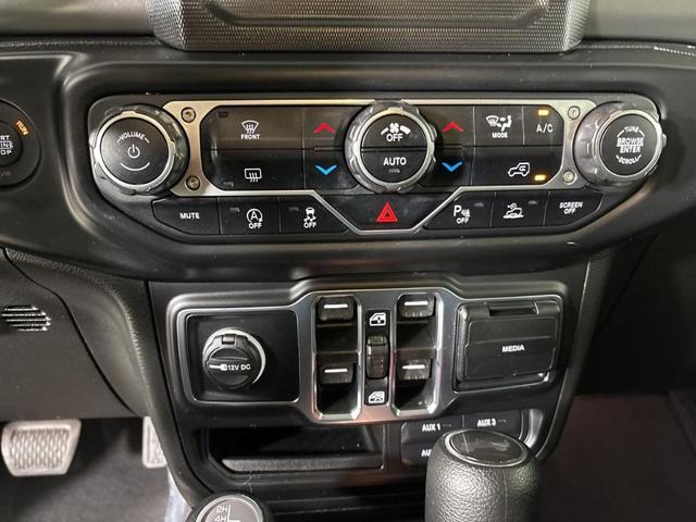 Photo of 2023 Black Clearcoat Jeep Wrangler