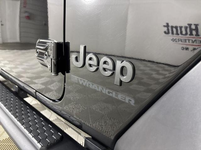 Photo of 2023 Black Clearcoat Jeep Wrangler