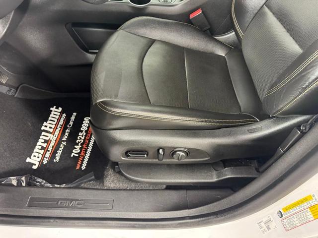 Photo of 2020 Summit White GMC Terrain