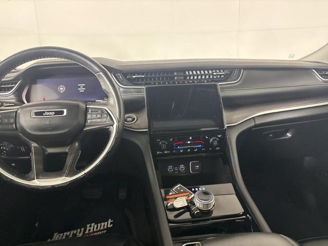 Photo of 2022 Metallic Jeep Grand Cherokee L