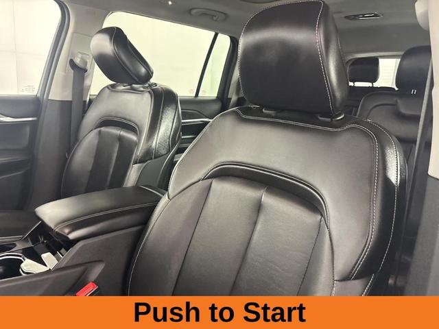 Photo of 2022 Metallic Jeep Grand Cherokee L