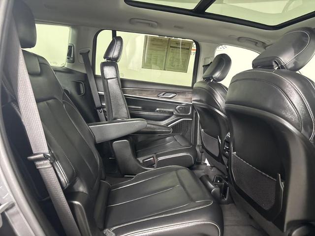 Photo of 2022 Metallic Jeep Grand Cherokee L