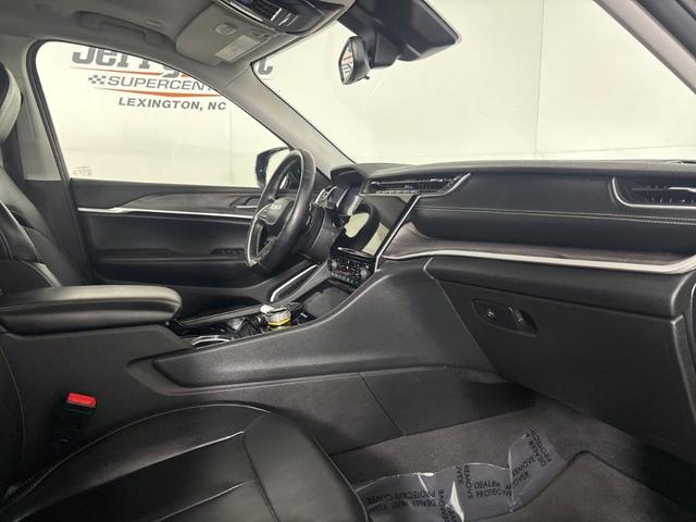 Photo of 2022 Metallic Jeep Grand Cherokee L