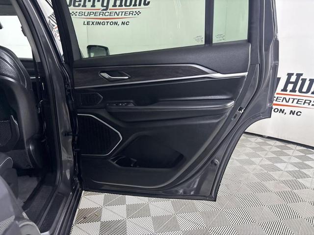 Photo of 2022 Metallic Jeep Grand Cherokee L