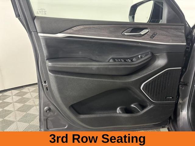 Photo of 2022 Metallic Jeep Grand Cherokee L