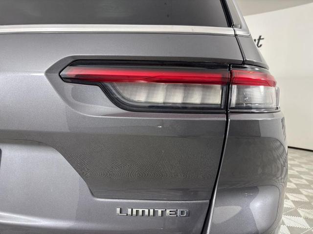 Photo of 2022 Metallic Jeep Grand Cherokee L