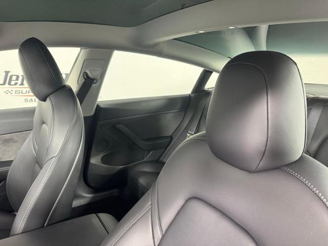 Photo of 2022 White Tesla Model 3