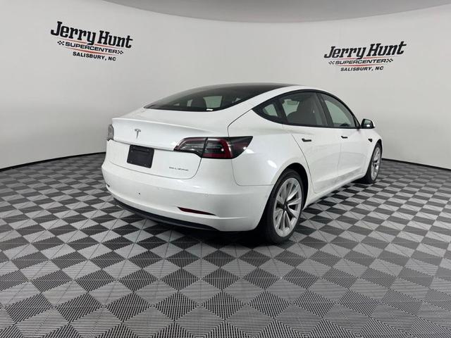 Photo of 2022 White Tesla Model 3