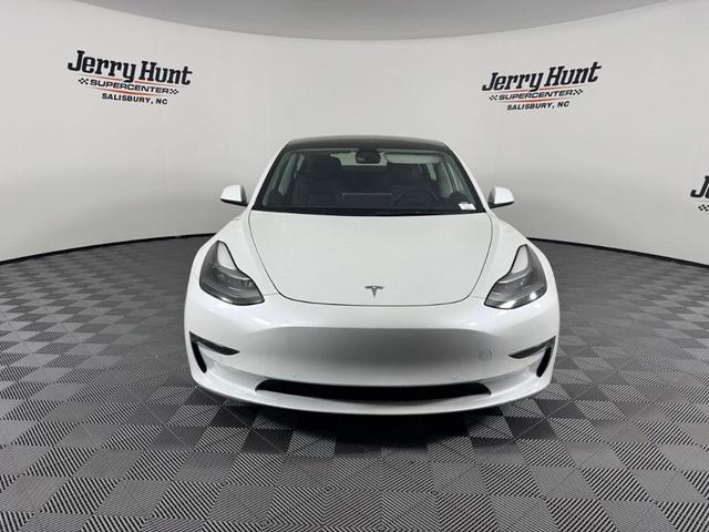 Photo of 2022 White Tesla Model 3