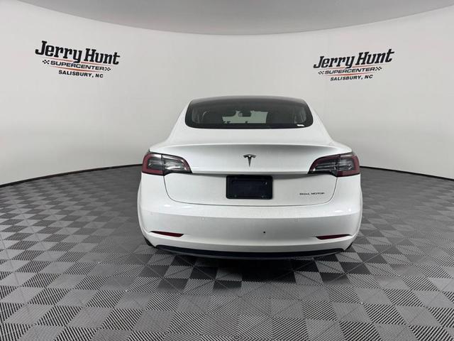 Photo of 2022 White Tesla Model 3