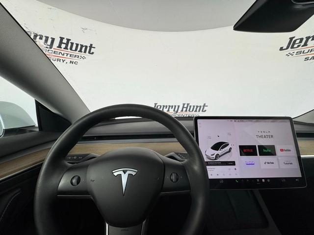 Photo of 2022 White Tesla Model 3