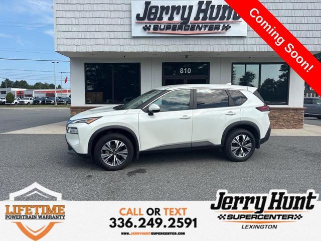 Photo of 2022 White Nissan Rogue