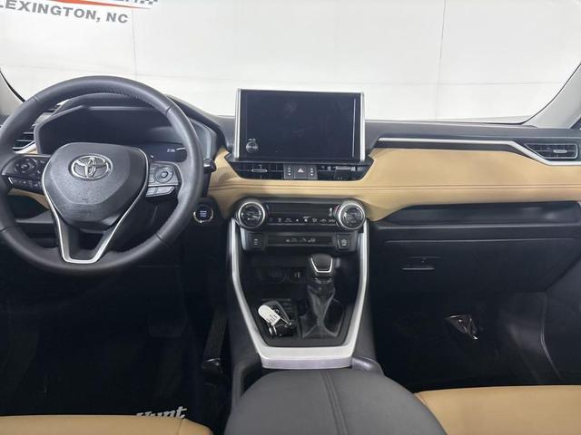 Photo of 2025 White Toyota RAV4