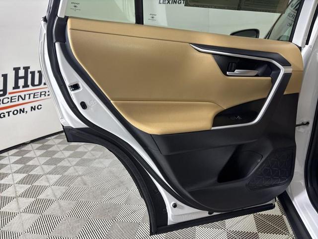 Photo of 2025 White Toyota RAV4