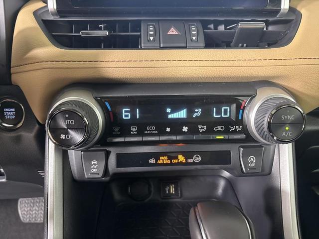 Photo of 2025 White Toyota RAV4