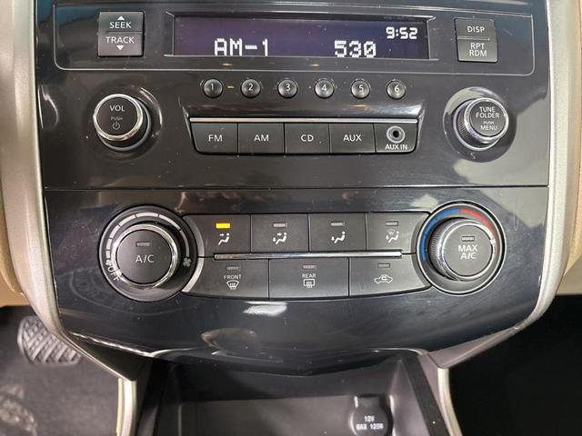 Photo of 2015 Solid White Nissan Altima