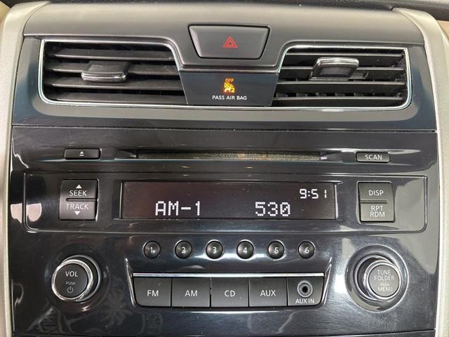 Photo of 2015 Solid White Nissan Altima
